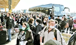 Mii de români au luat cu asalt  aeroporturile în ultimele zile  pentru a pleca la muncă în Vest jpeg