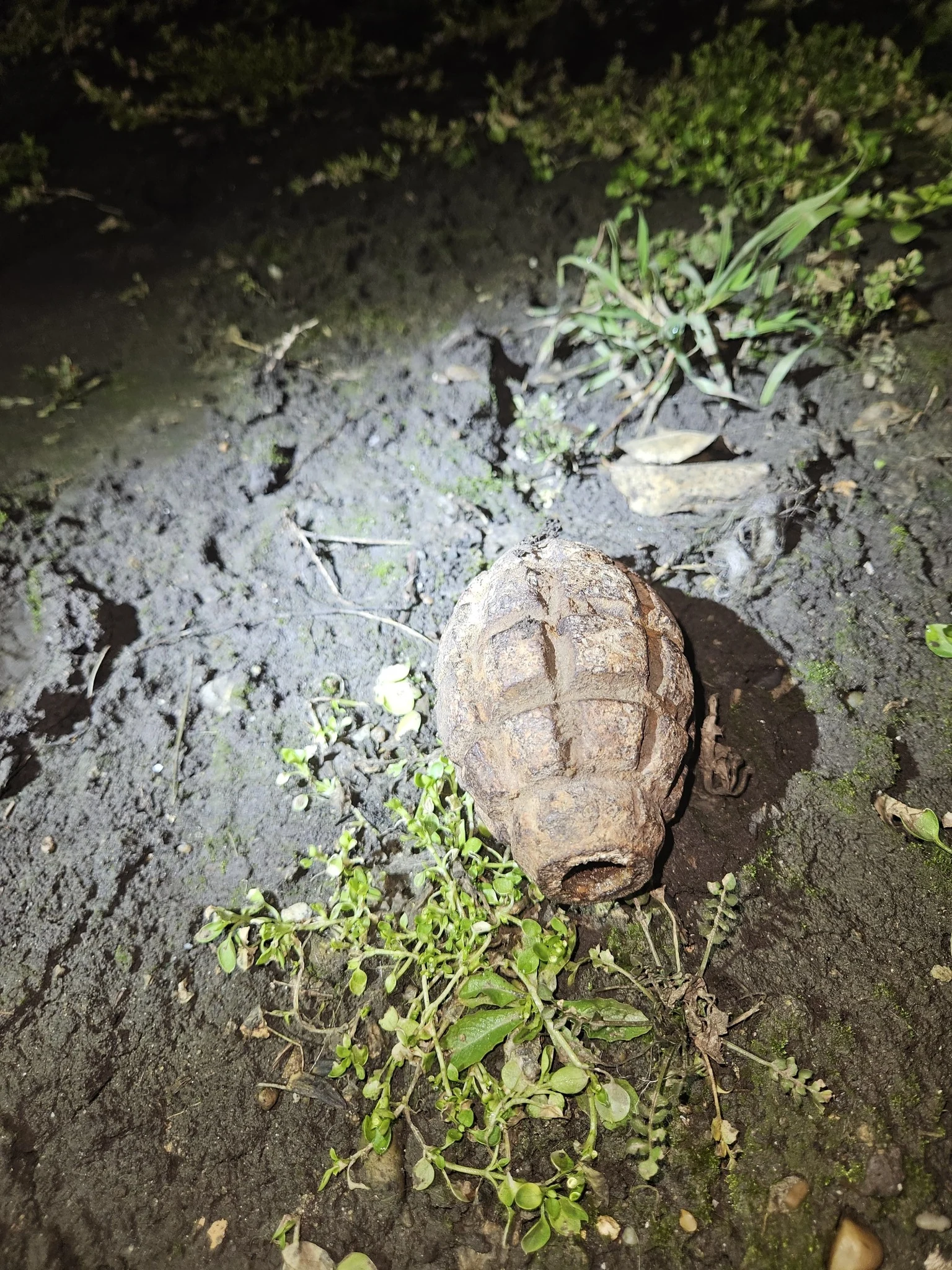 Grenadă neexplodată găsită în zona Gării din Galaţi. Intervenţie de urgenţă a pirotehniştilor