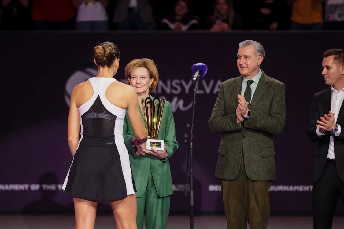 Campioana Karolina Pliskova, premiată de cuplul regal român. FOTO: Casa Majestății Sale
