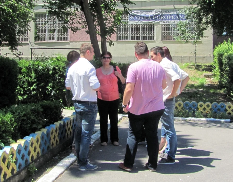 Liceenii pot învăţa ce înseamnă să aibă o firmă şi cum ar trebui să arate angajatul model