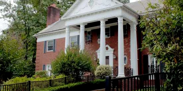 Prima casa din copilaria lui Trump FOTO Business Insider