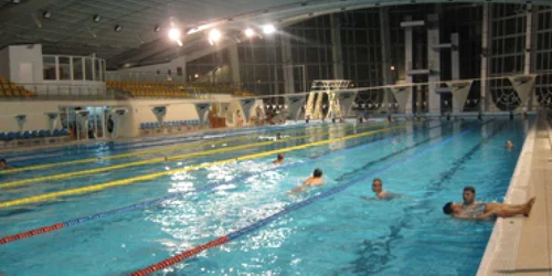 Bacău: Bazinul de înot, atracţia de weekend a băcăuanilor