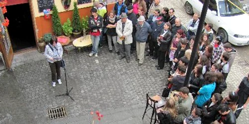 Zeci de sibieni s-au întrecut, în octombrie, la „Expresul de poezie“. Foto Gabriela Vişan