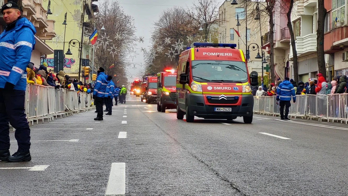 Autospeciale ISU la paradă FOTO: ISU Constanța