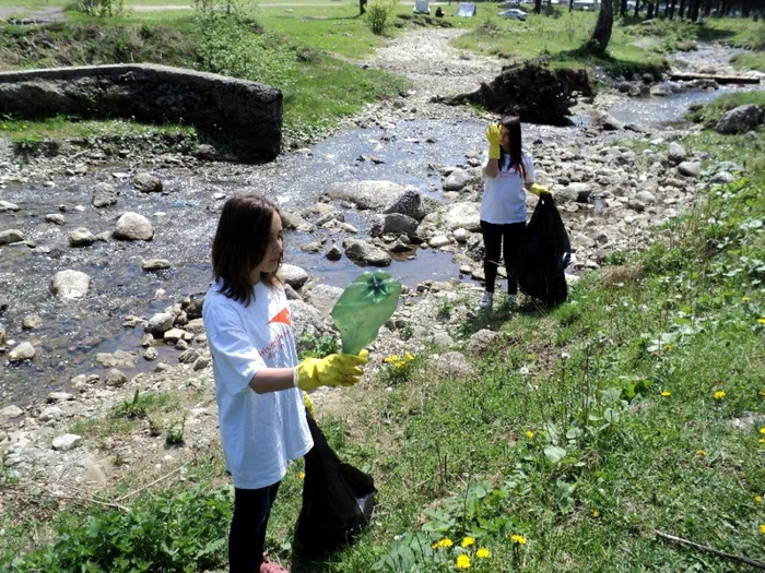 10.000 de voluntari din Prahova vor face curăţenie în judeţ. FOTO Let`s Do It, Romania