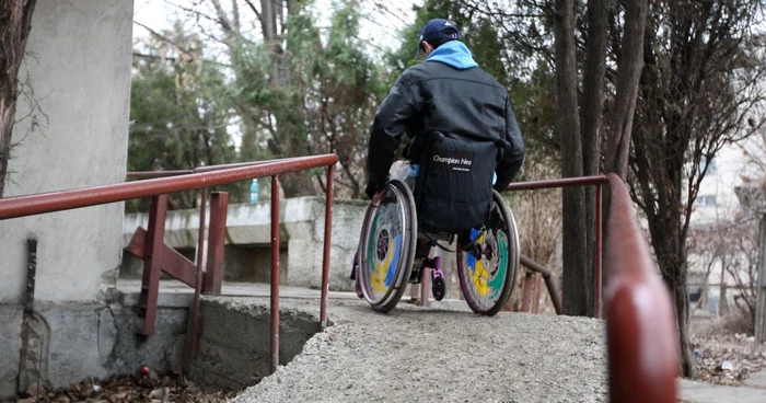 Asistenţii persoanelor cu handicap vor fi angajaţi obligatoriu. Foto Adevărul