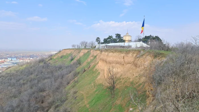 Dealul Grădiște nu i-ar mai fi supus pe oameni la astfel de încercări în ultimele decenii FOTo: I.N 