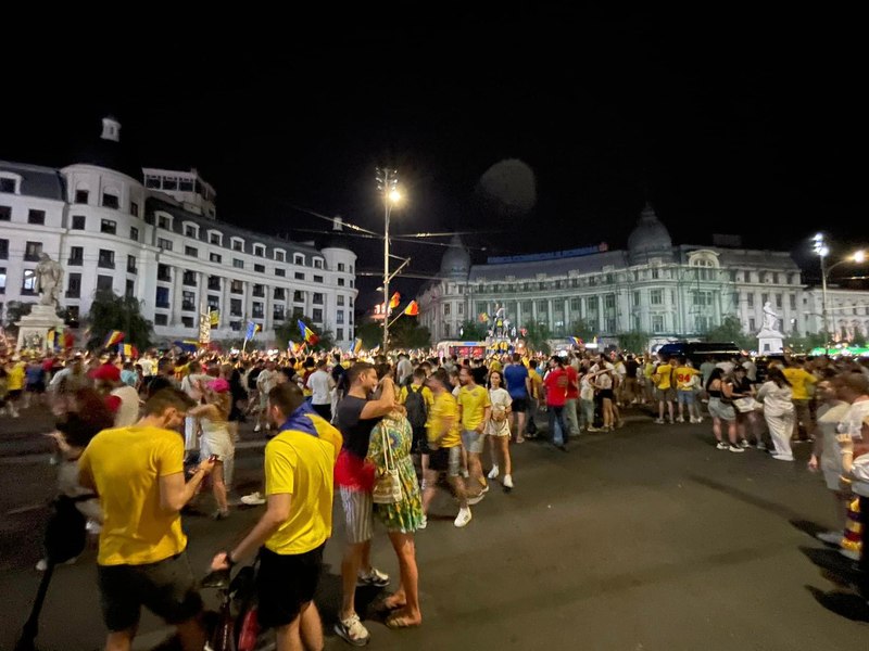 Cum au trăit microbiştii calificarea României în optimile EURO 2024: „Calificaaaaare!”| Mii de oameni s-au strâns în Piața Universității VIDEO