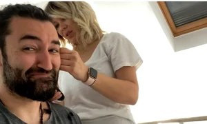 S au amuzat  copios în  izolare,  când s au  tuns  reciproc  jpeg