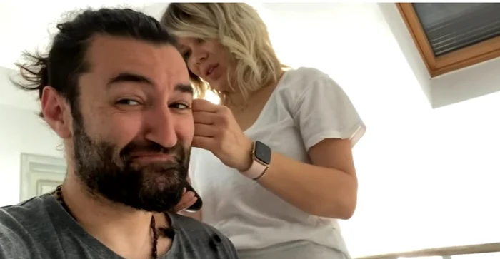 S-au amuzat copios în izolare, când s-au tuns reciproc