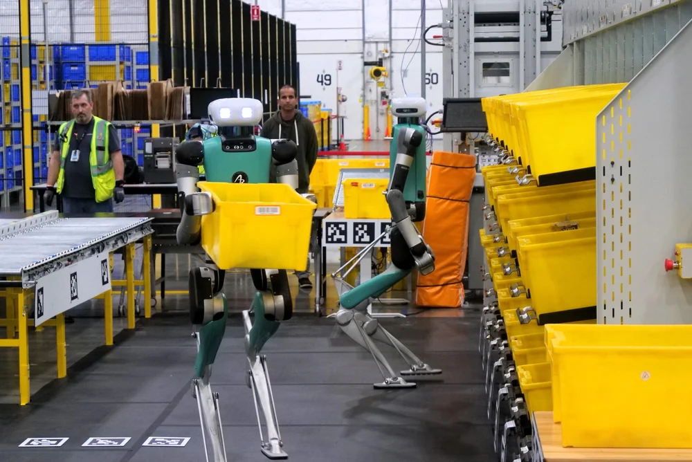 Amazon va înlocui 600.000 de angajați americani cu roboți, pe fondul crizei din industria tehnologică