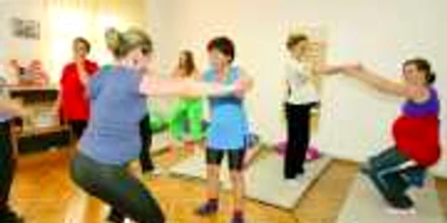 La orele pentru viitoarele mămici, gravidele învaţă rolul pe care îl au exerciţiile fizice în cele nouă luni de sarcină