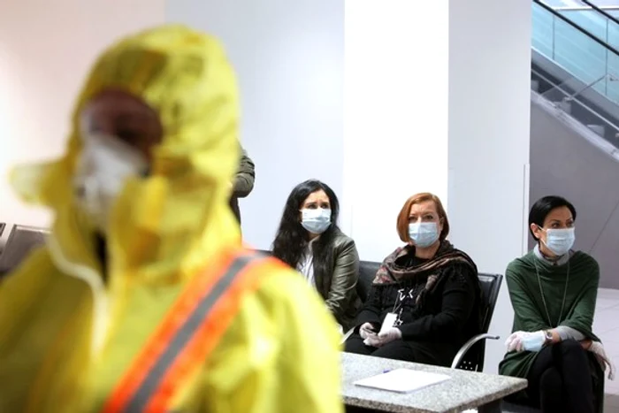 Masca de protecție poate fi confecționată și de noi, acasă