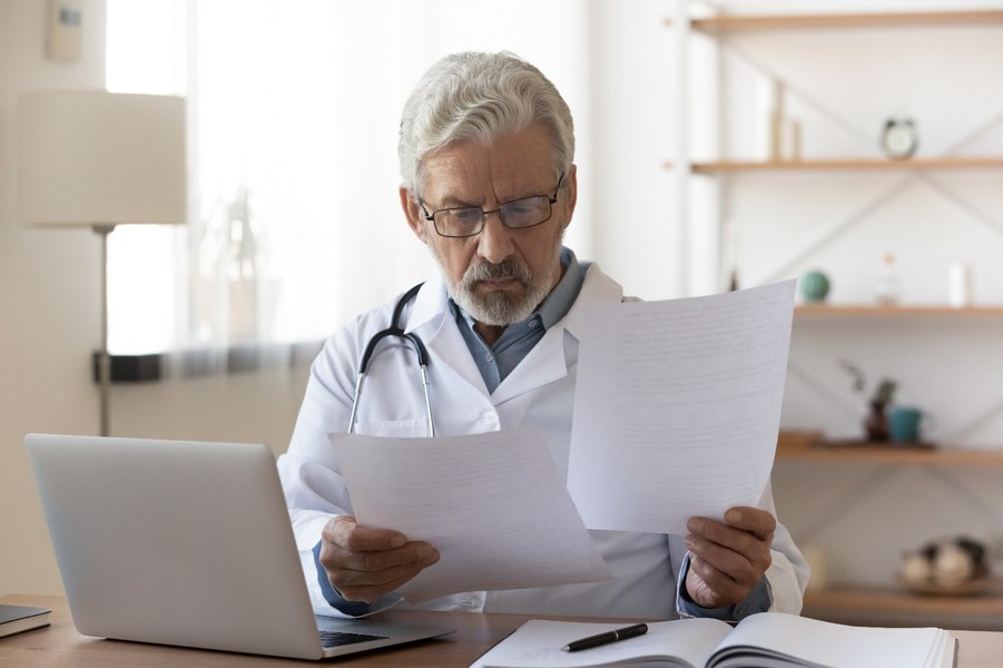 Guvernul încearcă să repare ordonanța care-i trimite acasă pe pensionarii angajați la stat