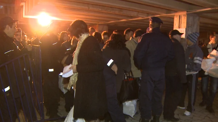 Într-un final toţi au reuşit să predea sacii cu buletine şi ştampilele