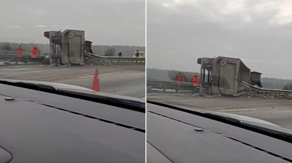 Camion încărcat cu piatră, răsturnat pe Autostrada A3 București–Ploiești. Traficul a fost blocat