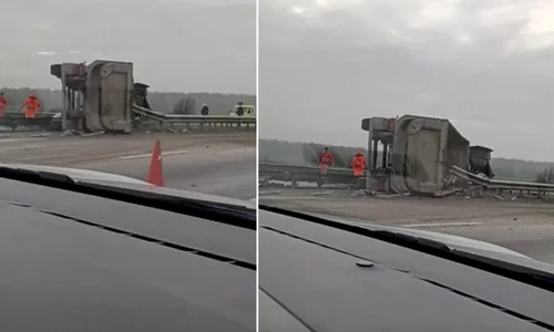 un camion încărcat cu piatră s-a răsturnat în zona localității Snagov, județul Ilfov. FOTO captură video