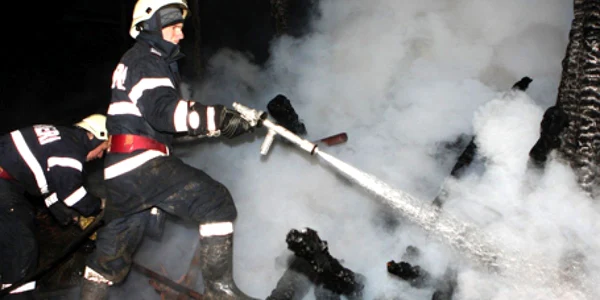 Pompierii sting incendiul