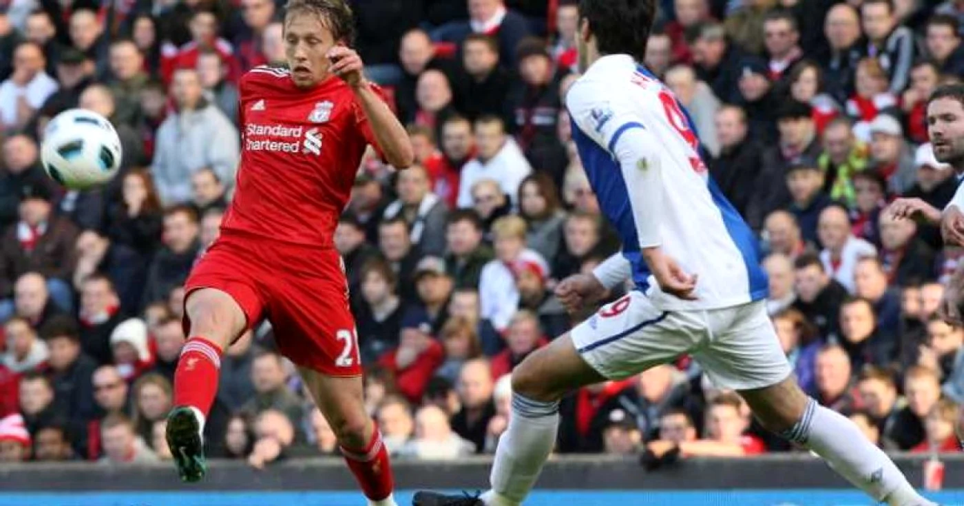 Lucas Lieva (stânga) joacă la Liverpool de trei ani