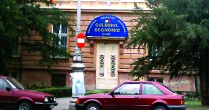 O clasă din Colegiul Economic este închisă şapte zile