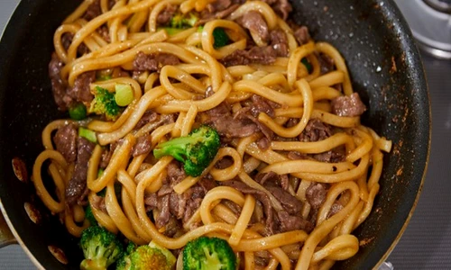 beef broccoli yakiudon 2 602x338 jpeg
