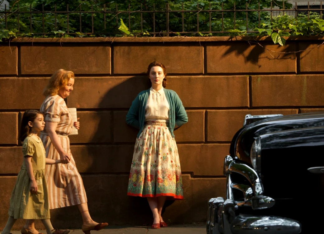 Saoirse Ronan, în rolul imigrantei Ellis Lacey