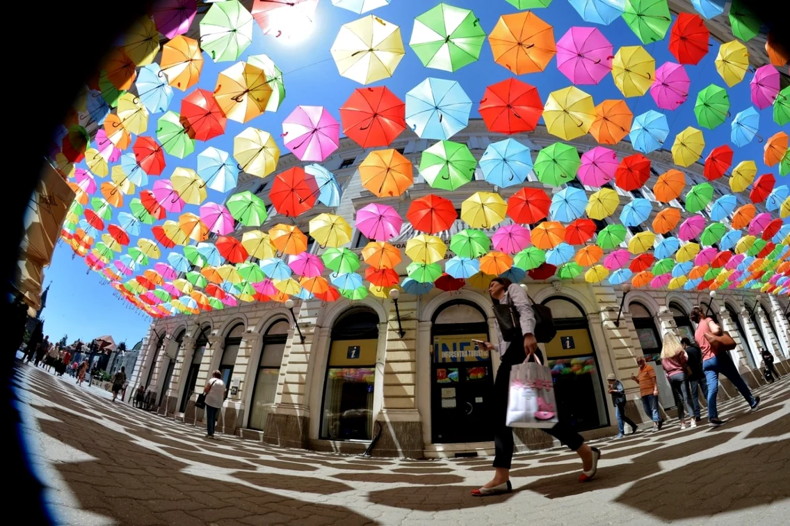 Spectacol de lumini pe strada Alba Iulia din Timişoara FOTO Marcel Neag