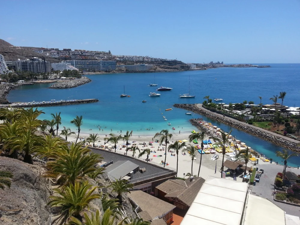 O țară din Europa, preferată de turiștii din toată lumea, vrea să interzică fumatul pe terasele barurilor, pe plaje și stadioane