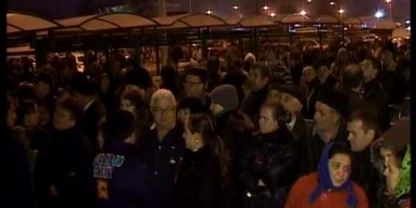 Oamenii au stat mai bine de trei ore la coadă pentru a primi un produs gratis