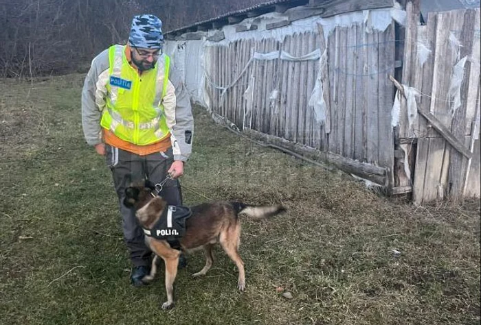 Câinele polițist Coh și instructorul polițist FOTO: Monitorul de Suceava