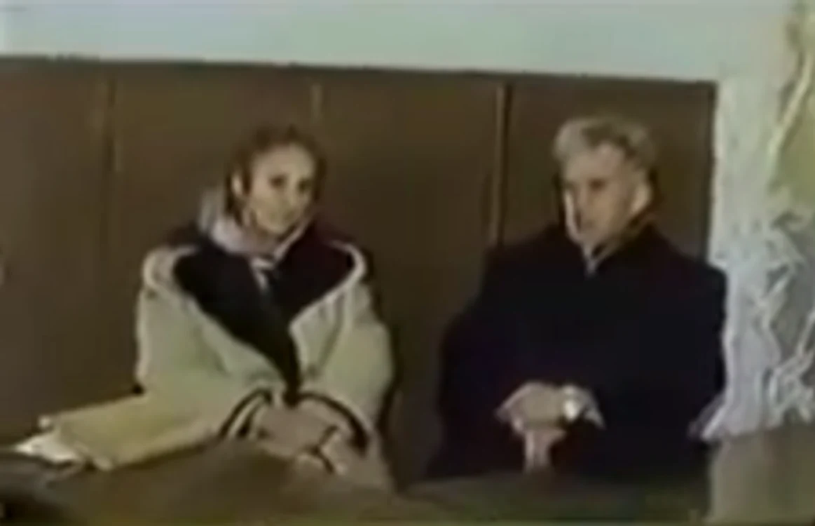 Elena Ceaușescu, în paltonul Yves Saint Laurent cu care a fost arestată, judecată și apoi executată în decembrie 1989
