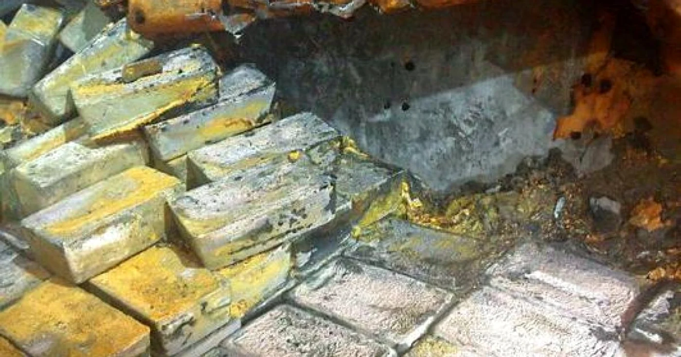 
		    Lingouri de argint recuperate dintr-un vas comercial scufundat în timpul celui de-al Doilea Război Mondial FOTO: worldirish.com