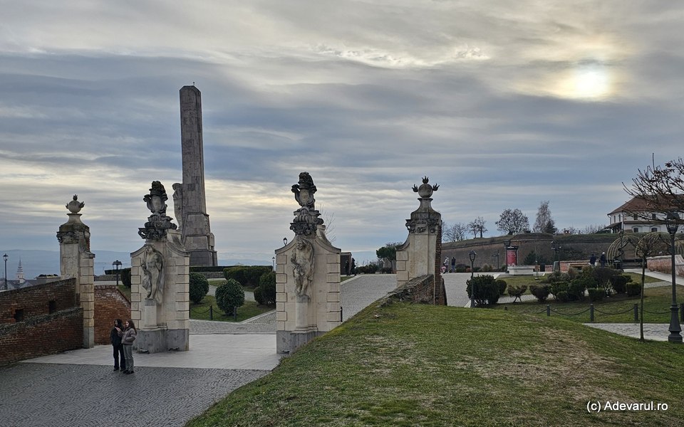 Orașul din România salvat de turism și autostrăzi. „Cetatea sa este un munte de istorie”   