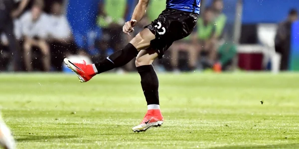 Cristi Ganea marchează un gol în meciul de fotbal dintre Viitorul Constanţa si Apoel Nicosia FOTO Sportpictureseu /Răzvan Păsărică