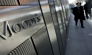 Agenţia de rating Moody's a lovit 15 dintre cele mai mari bănci din SUA 