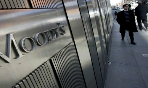 Agenţia de rating Moody's a lovit 15 dintre cele mai mari bănci din SUA 
