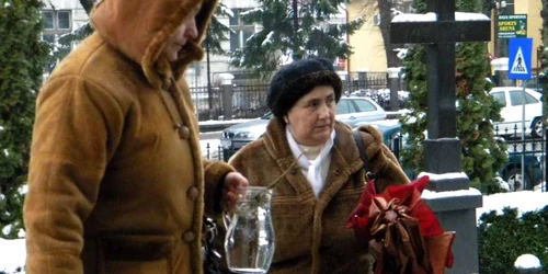 Bistriţenii şi-au luat apa sfinţită
