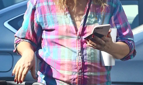 *EXCLUSIVE* Drew Barrymore and Cameron Diaz spend some time grocery shopping at Bristol Farms jpeg