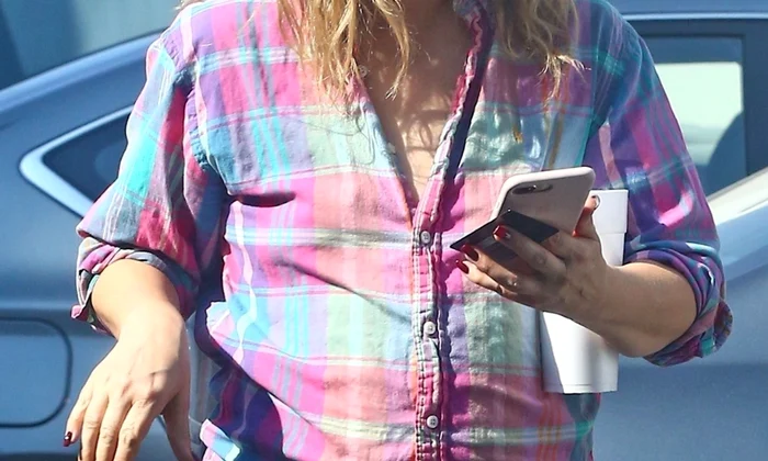 *EXCLUSIVE* Drew Barrymore and Cameron Diaz spend some time grocery shopping at Bristol Farms jpeg