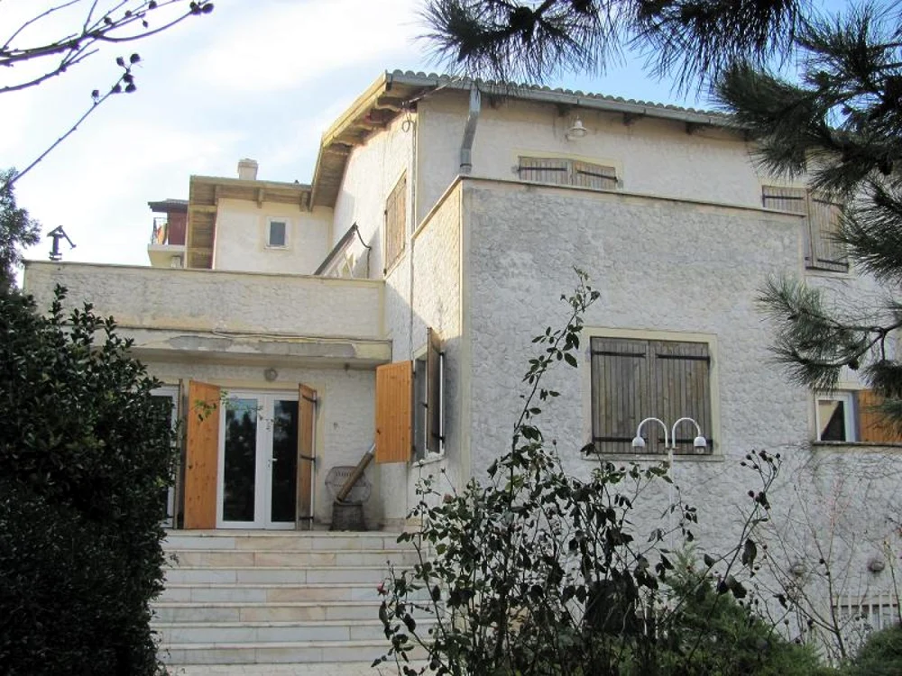 Casa de vacanţă a regizorului Sergiu Nicolaescu, de la 2 Mai