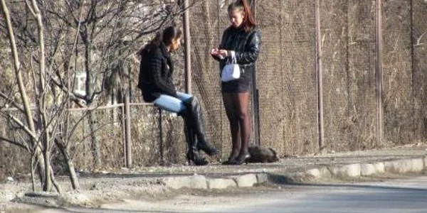 Prostituatele au fost sancționate contravențional pentru acte sexuale contracost (foto: arhivă Adevărul)