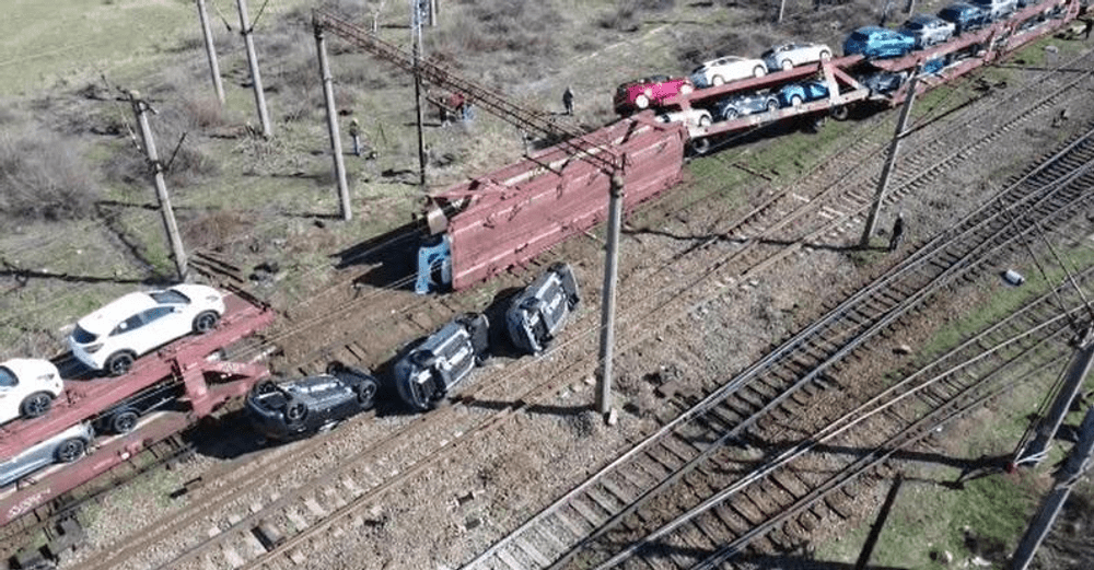 Accidentul feroviar de la Roșiori: CFR confirmă faptul că trenul de călători ce intra în gară a lovit trenul de marfă