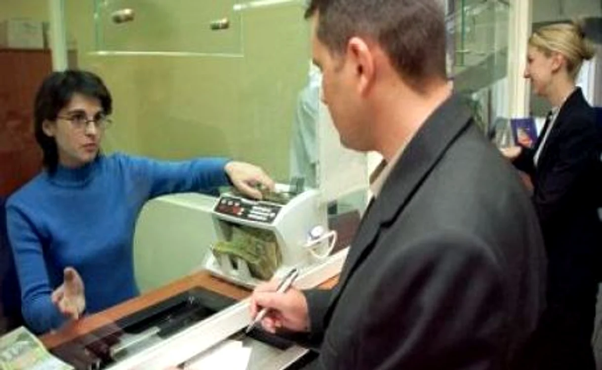 
    Cei aproximativ 1,4 milioane de bugetari din România au datorii la bănci de 4,8 miliarde de euro  