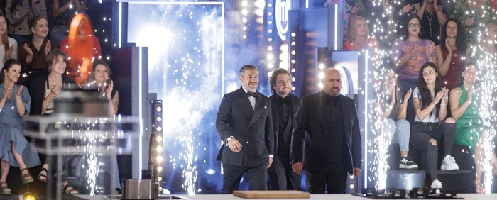 Cei trei membri ai juriului se pregătesc de marea finală MasterChef. FOTO: Facebook/MasterChef