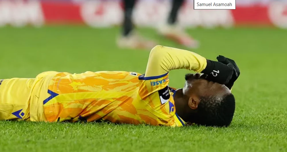 Scenariu horror pentru Samuel Asamoah, fostul fotbalist de la FCU Craiova! Riscă să rămână paralizat, după ce și-a rupt gâtul pe teren