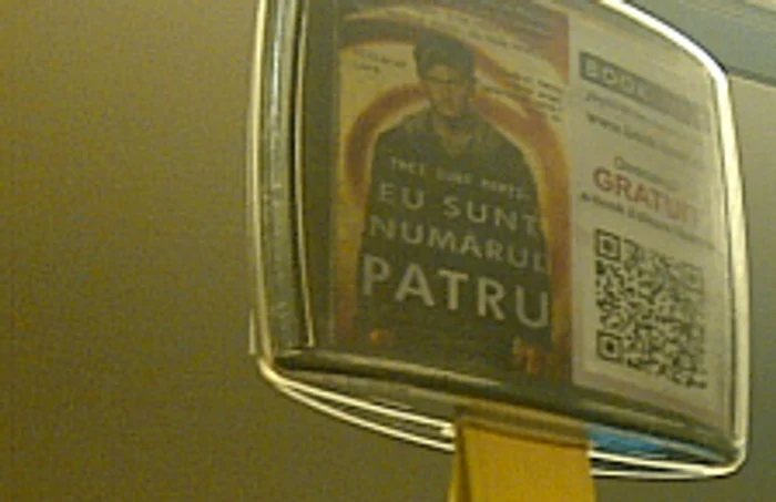 Prin scanarea codului QR cucălătorii pot citi integral o carte electronică