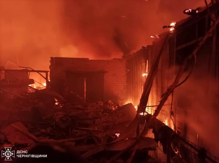 Povestea tragică a unui pompier ucrainean: a fost chemat să stingă incendiul în care i-au murit soţia, fiica şi un nepot, după un atac rusesc cu drone