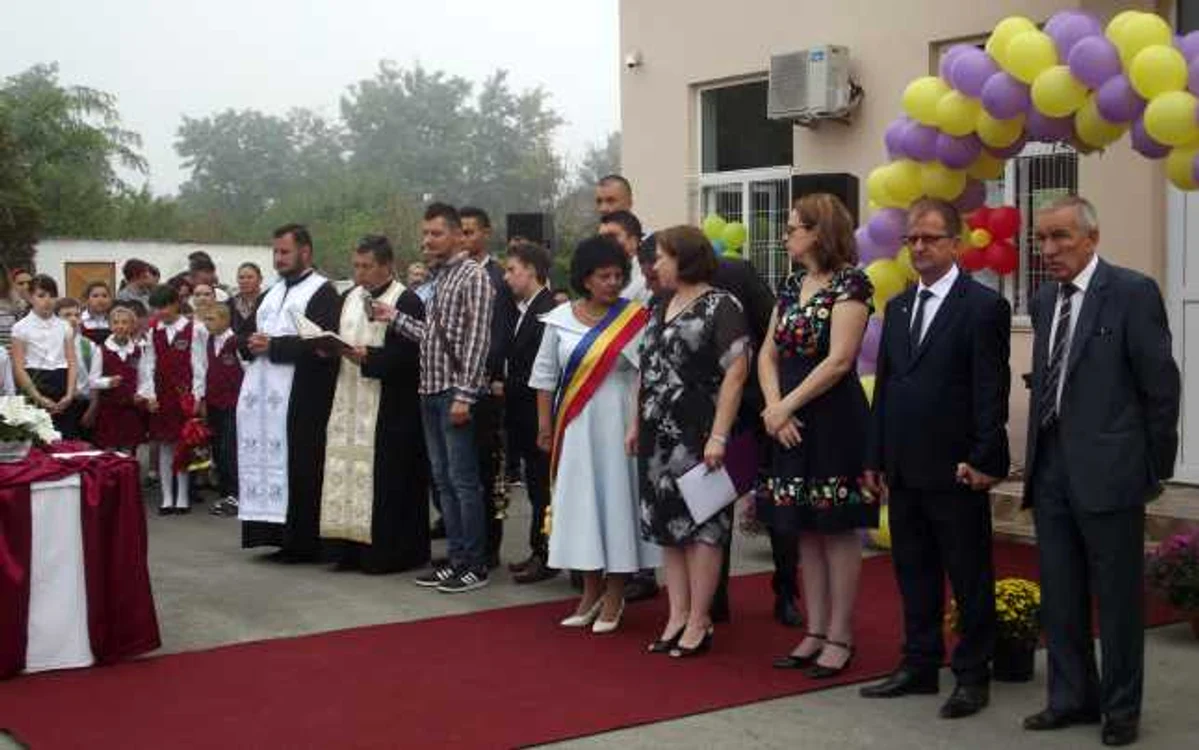 Primăriţa Mariana Gâju, în centrul atenţiei la deschiderea noului an şcolar FOTO Mariana Iancu