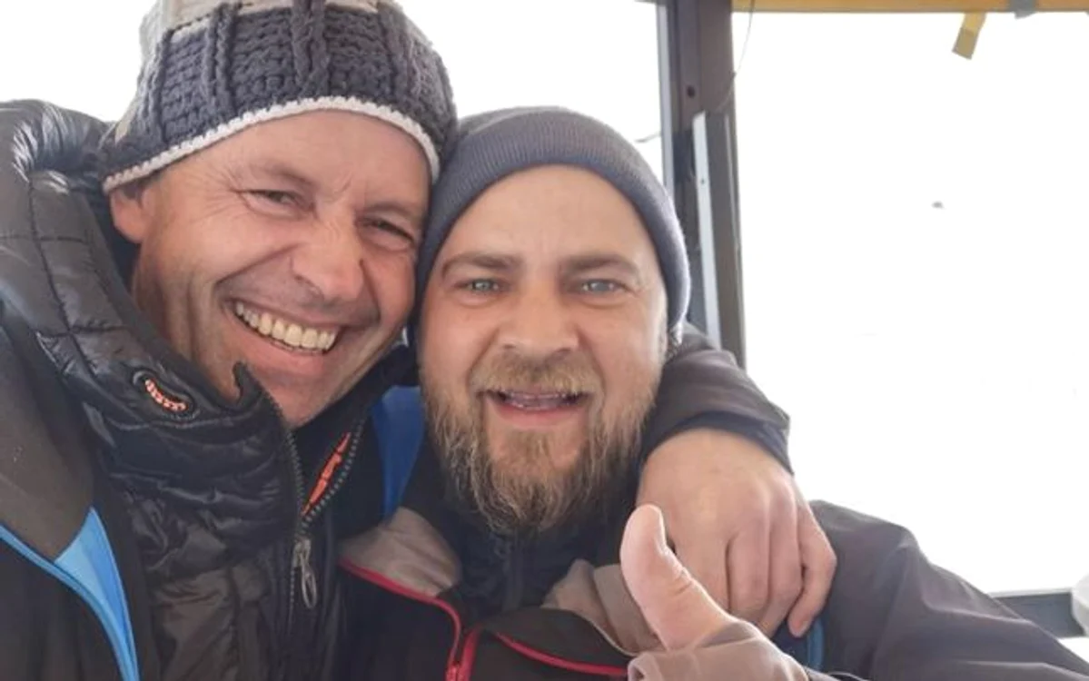 Cosmin Seleşi printre cei care au inaugurat sezonul de schi la pârtiile de la Vidra - Obârşia Lotrului în Vâlcea Foto FB Transalpina Ski