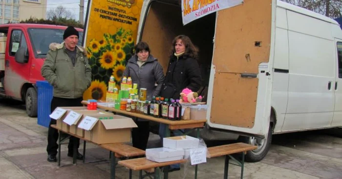 Comercianţii şi-au expus marfa de la primele ore ale dimineţii FOTO: M.S.